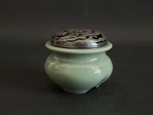 2代真清水蔵六　青瓷香炉